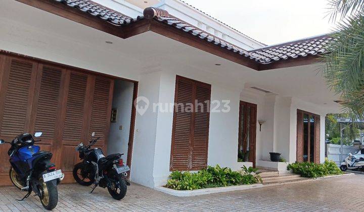 RUMAH DALAM TOWNHOUSE PRIVATE POOL DIPEJATEN BARAT JAKARTA SELATAN  2