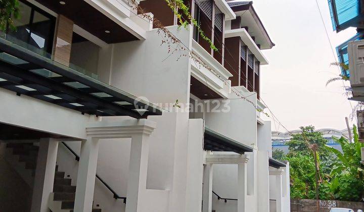 Rumah Modern Minimalis Tiga Lantai Private Pool Selangkah Ke Mrt Fatmawati Dicilandak Barat Jakarta Selatan  2