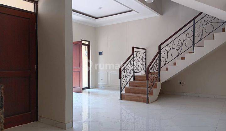 Rumah Modern Tiga Lantai Dekat Park Mall Pejaten Jakarta Selatan  2