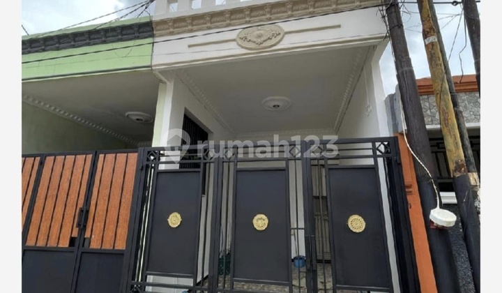 Di Jual Rumah 1,5 Lantai Siap Huni Di Poris Indah Rumah Bagus SHM di Gapura Perumahan Poris Indah Blok C. D. E. F. G. H, Jl. Poris Indah, Cipondoh Indah, Cipondoh, Kota Tangerang, Banten, Indonesia, 15148, Poris