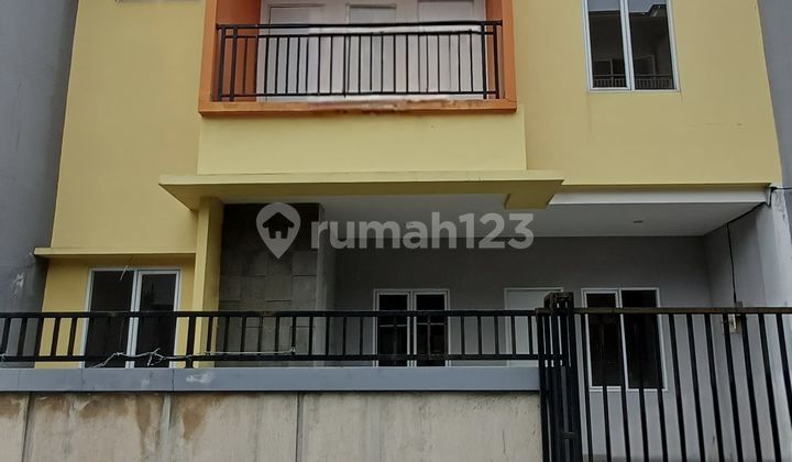 Rumah, 2 Lantai, SHM, di Sunter,