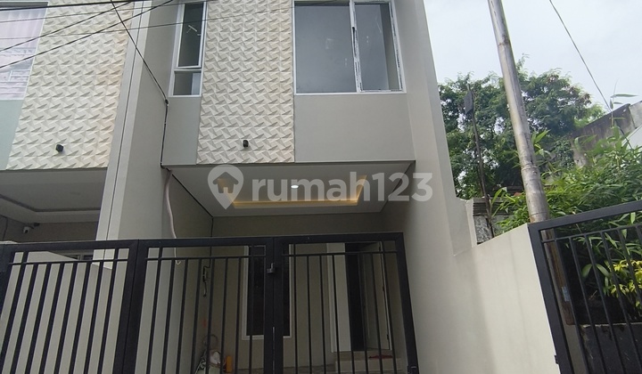 Rumah, 3 Lantai, SHM, di Duri Kepa,