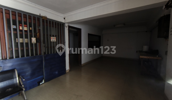 For Sale: Commercial Terraced Shop House in Taman Cosmos, No. 31 Taman Cosmos Street, North Kedoya, Kebon Jeruk, West Jakarta City, DKI Jakarta, Indonesia, 11520. Taman Cosmos, 250.0 m², Freehold Certificate, Unfurnished. 2