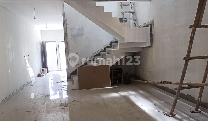 Rumah, 2 Lantai, SHM, di Meruya, 2