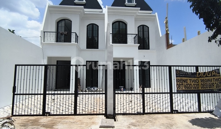 House, 2 Floors, Freehold Title, in Meruya,