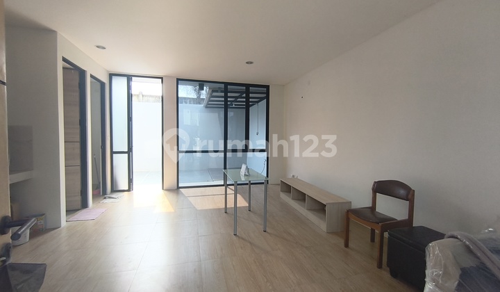 Di Sewakan Rumah 2 Lantai Semi Furnish Di Cendana Icon Tangerang Rumah Bagus 2