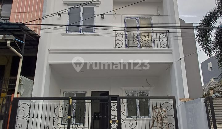 Rumah, 3 Lantai, SHM, di Duri Kepa, Rumah, 3 Lantai, SHM, di Duri Kepa,