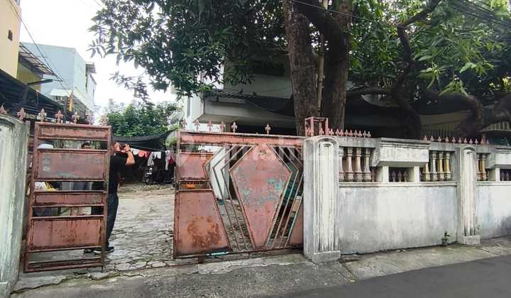 For Sale Old 2-Story Building House West Jakarta North Meruya House Needs Minimal Renovation SHM at Jl. Jomas No.31, North Meruya, Kembangan, West Jakarta City, Dki Jakarta, Indonesia, 11620, Meruya