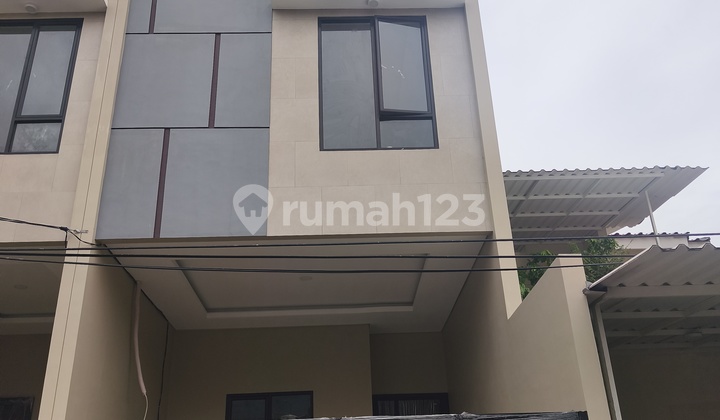 Rumah, 3 Lantai, SHM, di Duri Kepa,