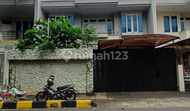 House, 2 Floors, SHM, in Kebon Jeruk,