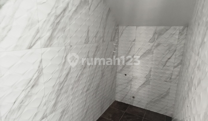 Rumah, 2 Lantai, SHM, di Meruya, 2