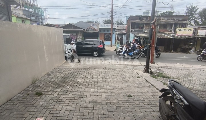 Shop House, 3 Floors, Freehold Certificate, in Meruya. 2