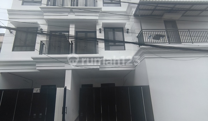 Rumah, 3 Lantai, SHM, di Duri Kepa,