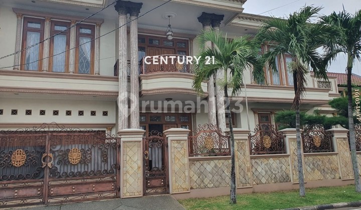 Disewakan Rumah Mewah Semi Furnished di Cempaka Putih