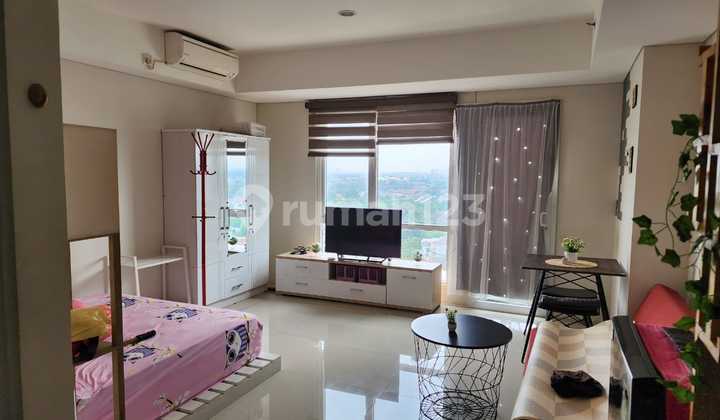 Low Floor Studio Minimalist Apartment Breeze 2