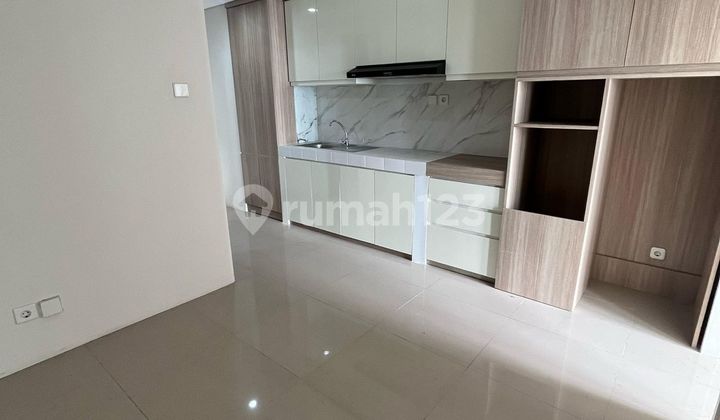 Di Sewakan Apartemen Breeze Semi Furnised