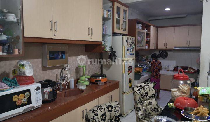 Rumah 2 Lantai Semi Furnished, Simpang Darmo Permai Selatan 2