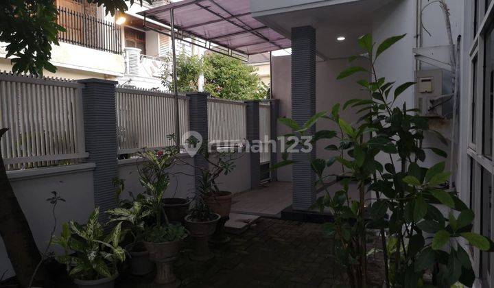 Rumah 2 Lantai Semi Furnished, Simpang Darmo Permai Selatan 2