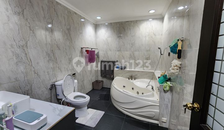 3-story house with 4+3 north-facing rooms in Modernland. 2