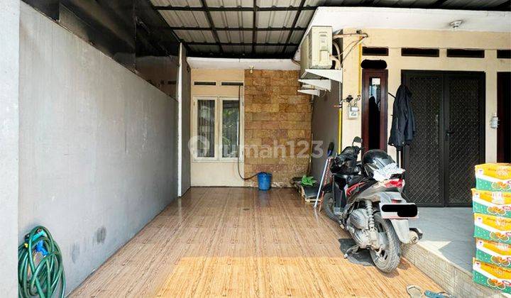 Rumah 2 Lantai 3 Kamar Hadap Barat di Villa Grand Tomang 2