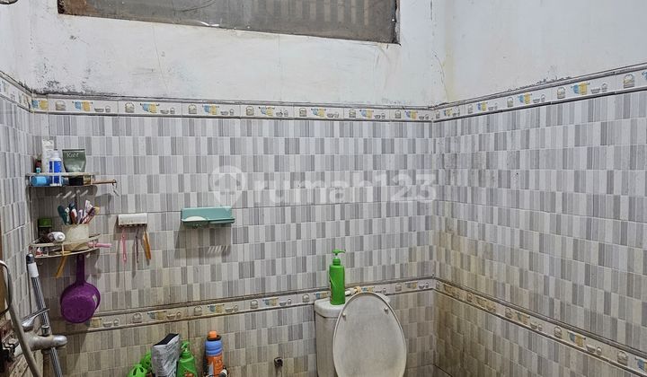 A single-story house with 4 bedrooms near the toll road in Palem Semi. 2