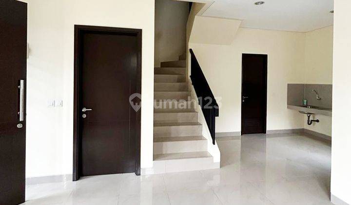 Rumah Hook 2 Lantai 3 Kamar Dekat Pasar Modern di Savia 2