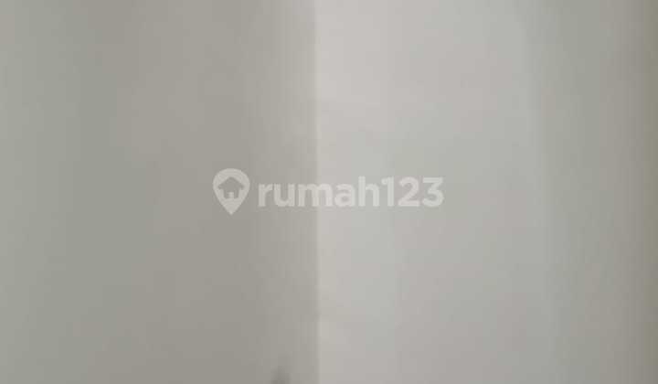 Rumah baru 2 lantai 4 kamar di Regency Melati Mas 2