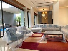 Rumah 3 lantai 5+2 kamar hadap timur kolam renang di Golf Terrace 2