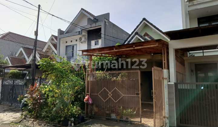 Rumah 1,5 lantai 2 kamar dekat tol di Graha Raya Rumah 1,5 lantai 2 kamar dekat tol di Graha Raya