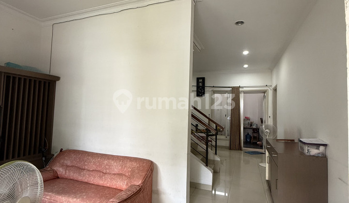 Rumah 2 lantai 4+1 kamar hadap barat daya di Chalcedony