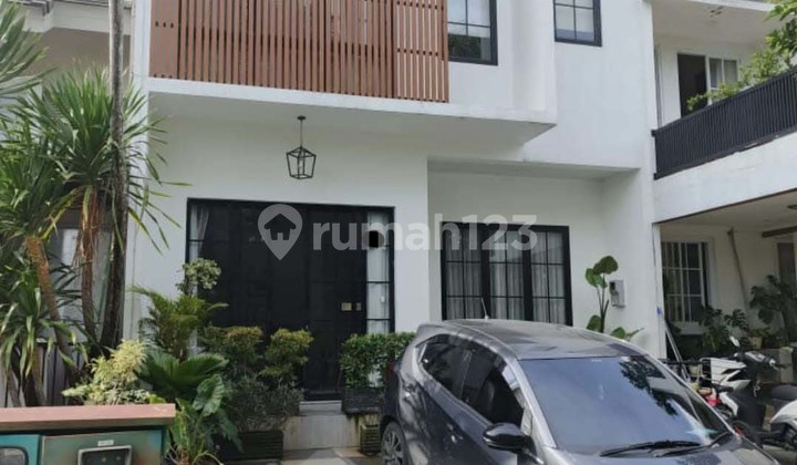 Rumah 3 Lantai 5 Kamar Dekat Taman di Neo Catalonia