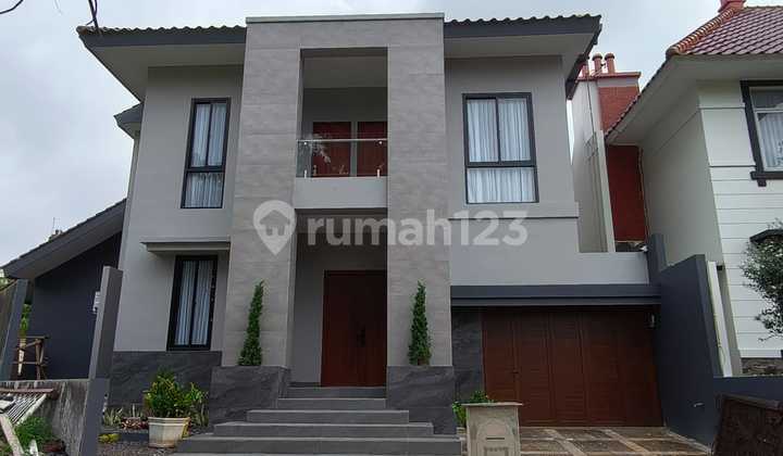 Rumah 2 lantai 5+1 kamar dekat BSD Plaza di Taman Edelweis