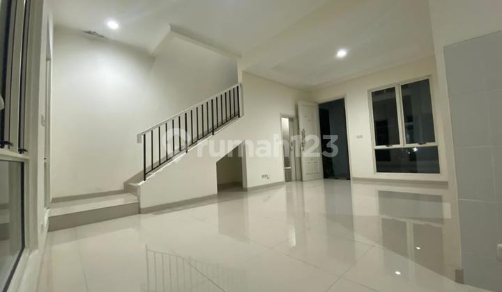 Rumah 2 Lantai 3+1 Kamar Hadap Selatan di Chiara 2