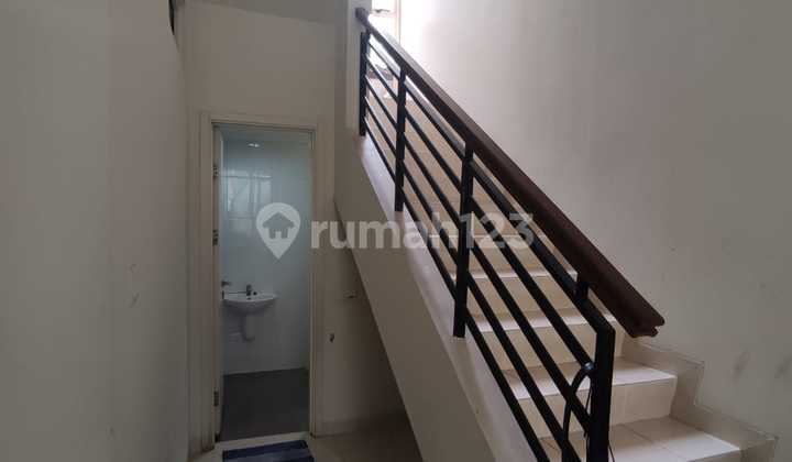 2-story house with 4 bedrooms, facing west, ready to occupy in Canary. 2