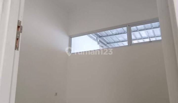Rumah 2 lantai 3+1 kamar non furnish di Modernland 2