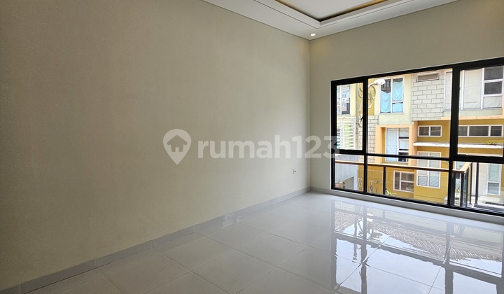 3-story house with 3+1 north-facing rooms in Atlanta Village 2