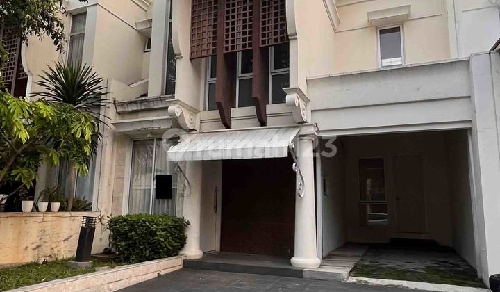 Rumah 2 Lantai 3+1 Kamar Nonfurnish di Greenwich