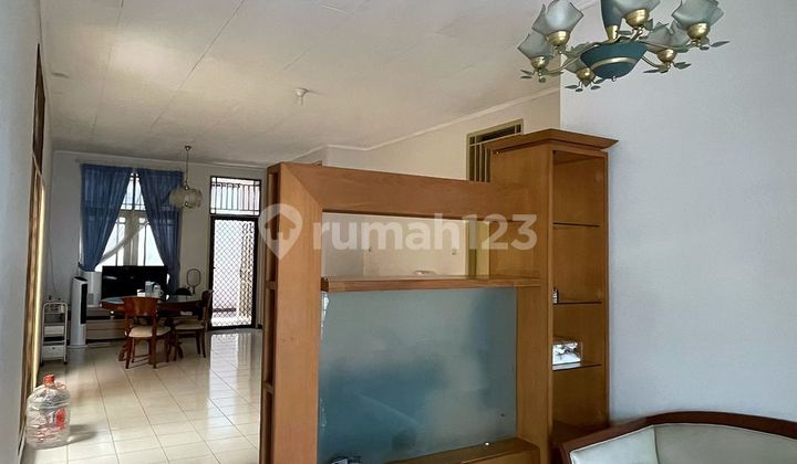 Rumah 1 lantai 3+1 kamar hadap selatan di Sektor 1A