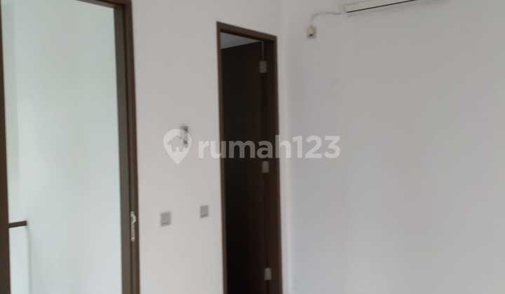 Rumah siap huni 2 lantai 3 kamar lingkungan asri di Serenade Lake 2