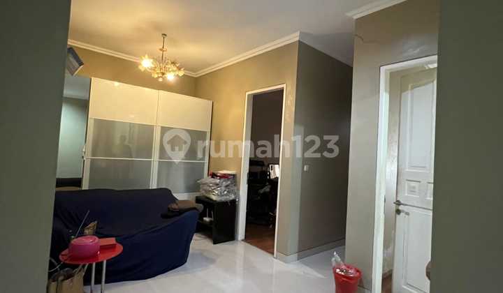 Rumah 2 Lantai 5+1 Kamar Hadap Utara di Victoria River Park 2