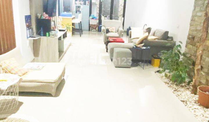 Rumah 2 Lantai 5 Kamar Dekat Pasar Modern di Nusaloka 1