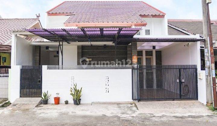 Rumah 2 Lantai 3 Kamar Dekat Pasar Modern di Griya Loka 1