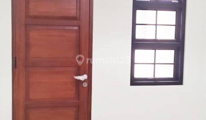 Rumah Baru 2 Lantai 4+1 Kamar di Griya Loka 2