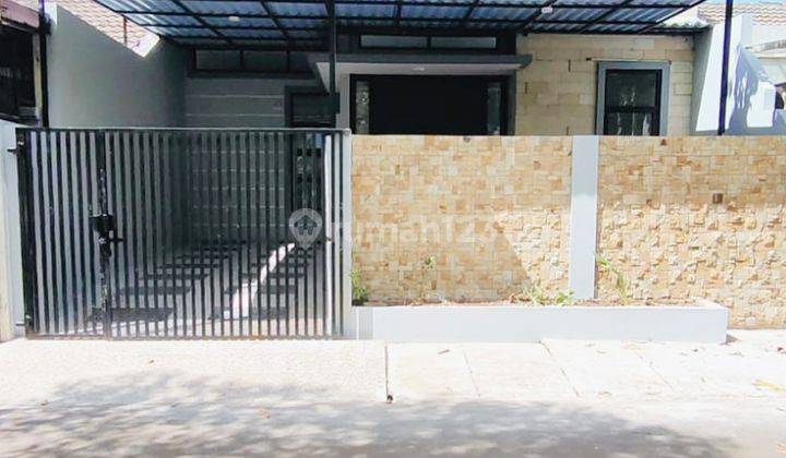 Rumah Baru 1 Lantai 3+1 Kamar Depan Taman di Griya Loka 1