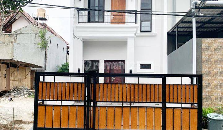 Rumah Baru 2 Lantai 3+1 Kamar Hadap Timur di Villa Melati Mas 1