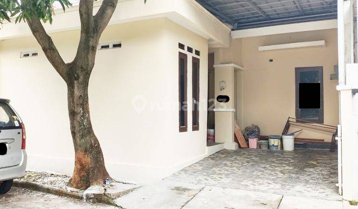 Rumah 1 Lantai 3 Kamar Hadap Selatan di Regency Melati Mas 1