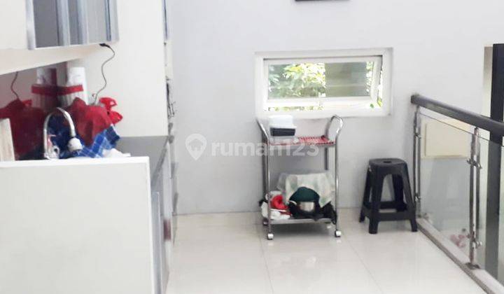 Rumah Hook 2 Lantai 2+1 Kamar Hadap Utara di Sutera Jelita 1