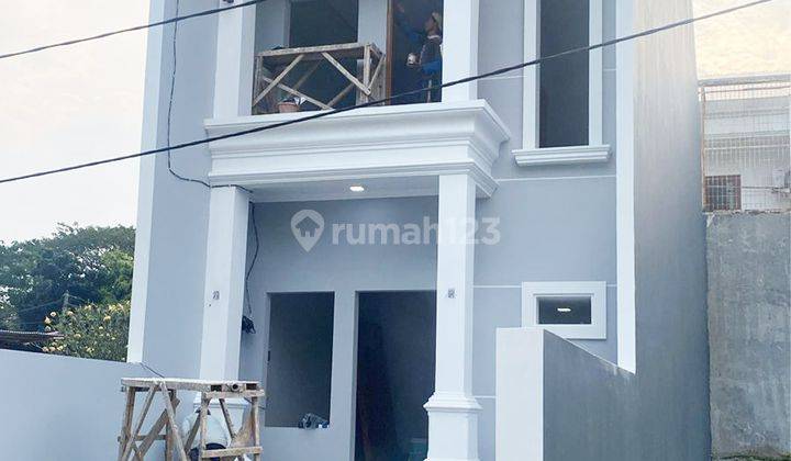 Rumah Baru 2 Lantai 3+1 Kamar Hadap Timur di Villa Melati Mas 1