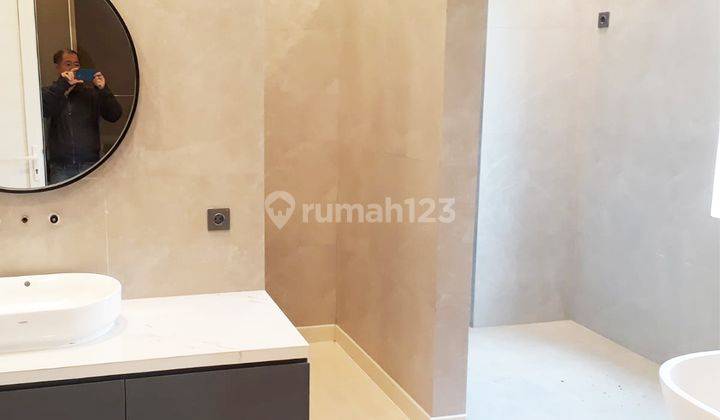 Rumah 3 Lantai 4 Kamar Hadap Selatan di Sutera Onyx 2