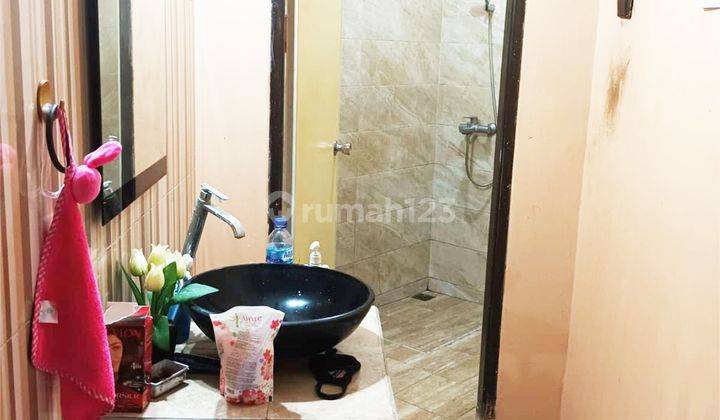 Rumah 2 Lantai 4+1 Kamar di Jalan Utama Sektor 1C 2